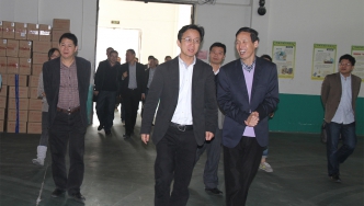 Mr. Linyi, Vice Mayor of Jinhua City, Secretary of the Yiwu Municipal CPC Committee and Mayor of Yiwu City, visited Xinyi during his term as Deputy Secretary of the municipal party committee.